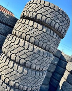 275/65/20 Black Country Tires con 80% de vida las 4