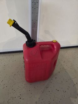 Blitz Red Plastic Gasoline Can with Spout