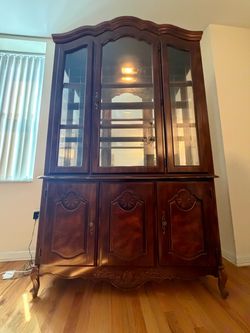 Wood display cabinet