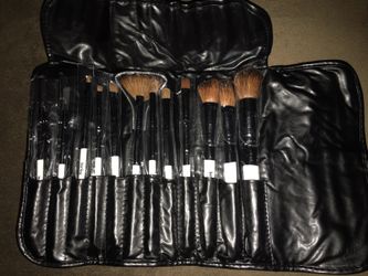 Makeup brush kit