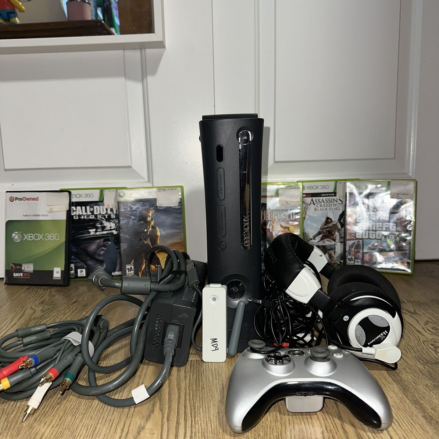 Black Xbox 360 Elite 120 Gb HDD With Controller, Games And Microphone  And More Games In The Console 