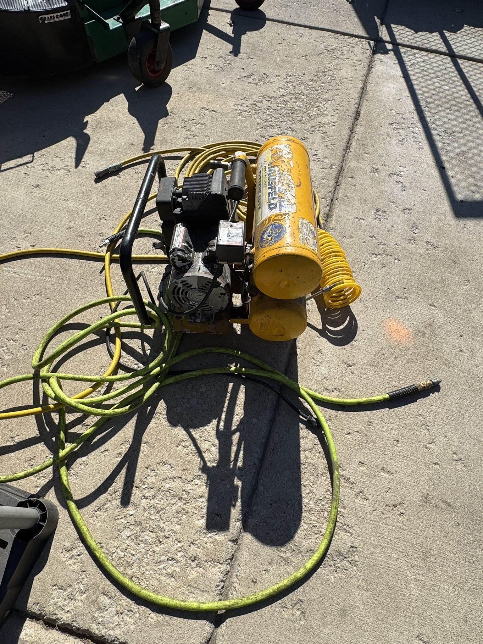 DeWalt Emglo 4-Gallon Twin Stack Air Compressor – 5.4 CFM @ 90 PSI, 125 PSI Max