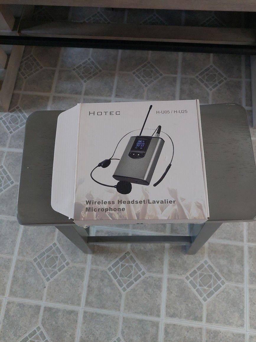 Wireless Headset/lavar Microphone.