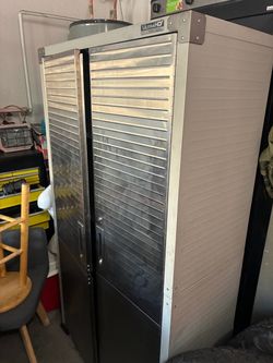 Storage unit on wheels
