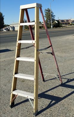 6 FT FIBERGLASS LADDER