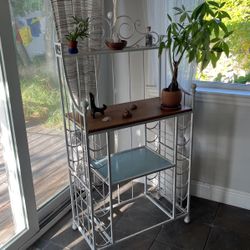 Iron Baker’s Rack With Wine Storage