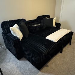 🔥 Luxury BLACK Sleeper Sectional w/ Storage – Like New! 🚨 Free Delivery Options!