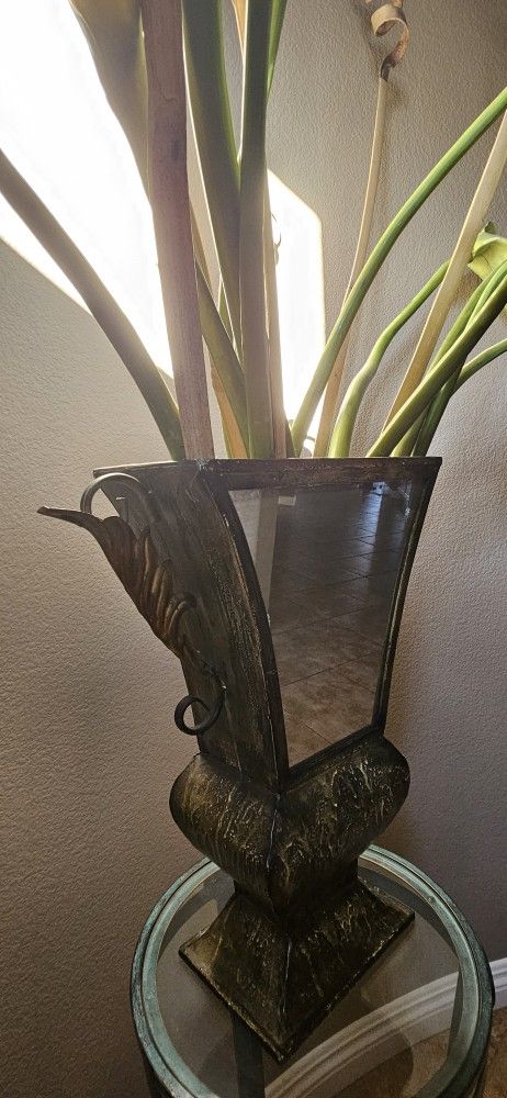 Tuscan Vase With Flowers