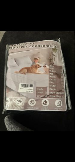 Queen size zippered mattress protector