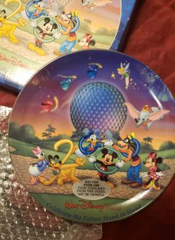 Walt Disney World Collectible Plate.