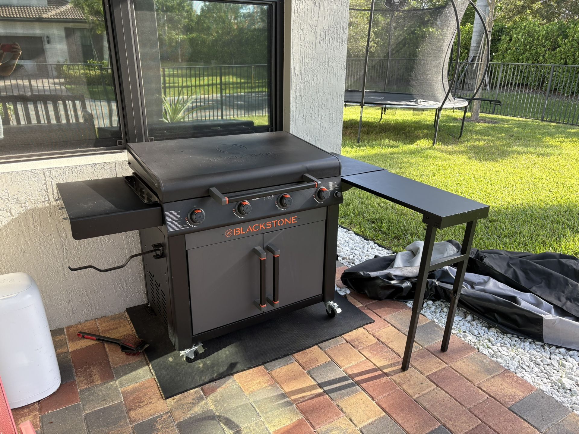 Blackstone 36in With pop up Table,  cover & Accessories 