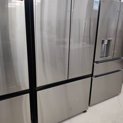 New Samsung - 32 cu. ft. 3-Door French Door Smart Refrigerator with Dual Auto Ice Maker - Stainless 