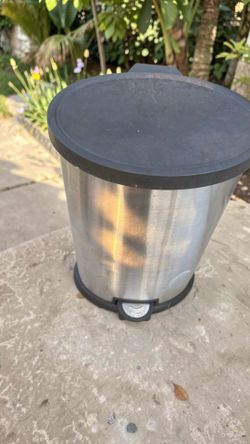 Trash can