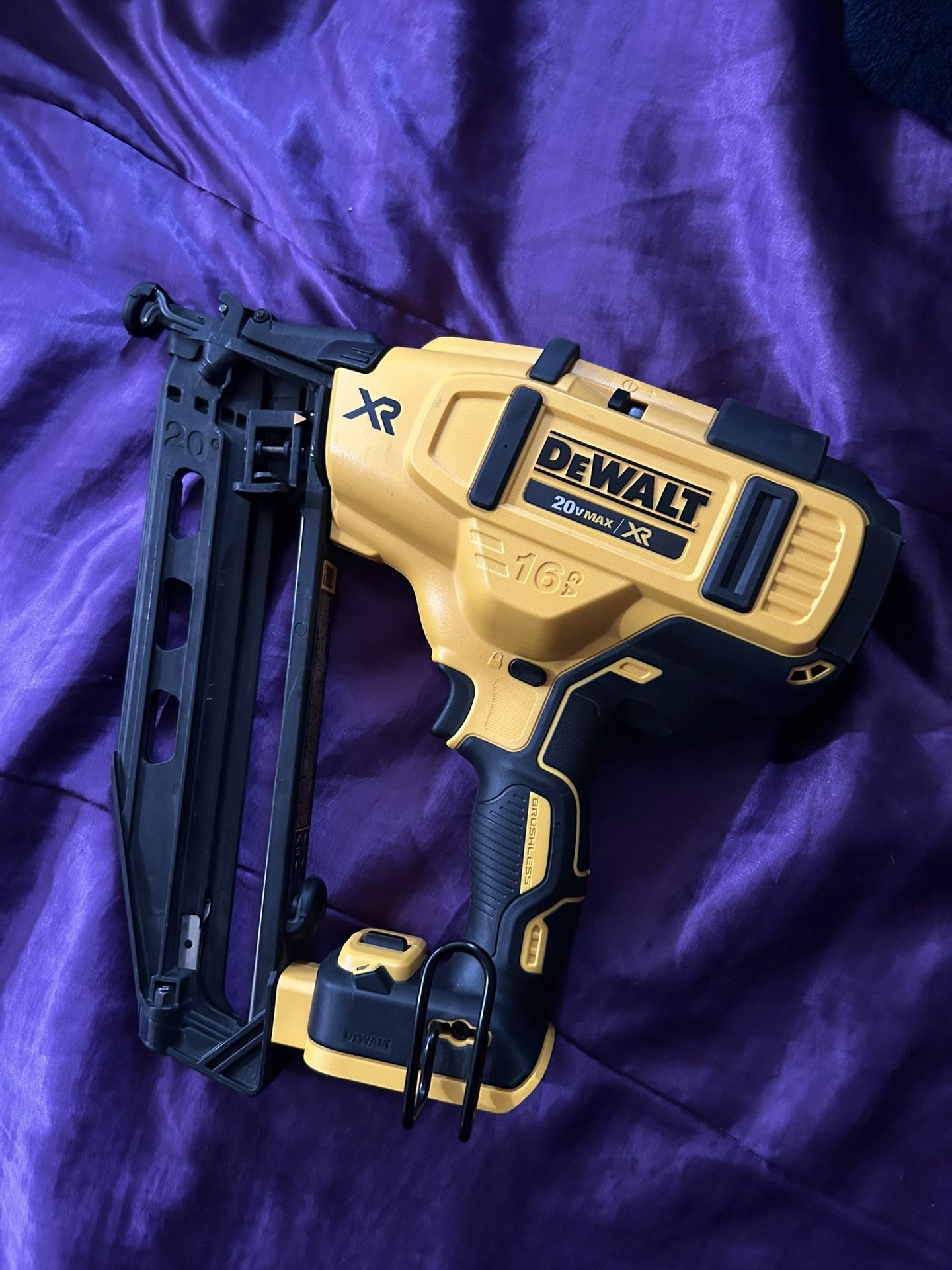 20V MAX XR Lithium-Ion Electric Cordless 16-Gauge Angled Finishing Nailer