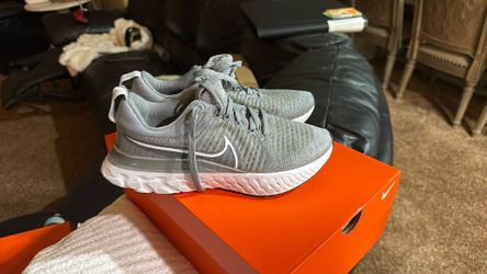 Nike Flyknit React Size 7. Worn Once