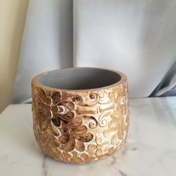 Gold planter 