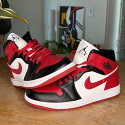 Jordan 1 Mid Bred Toe