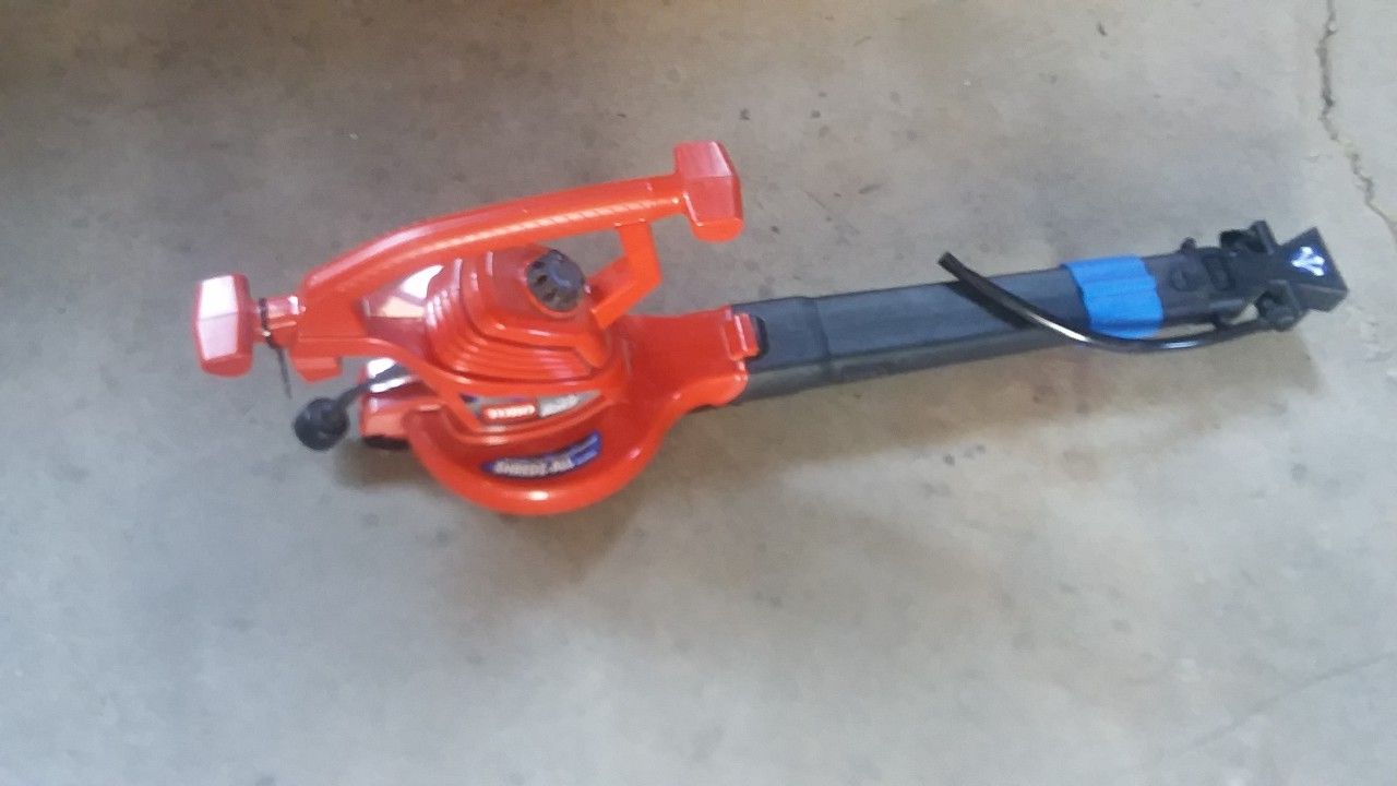 Leaf blower/Vac Toro in good condition.