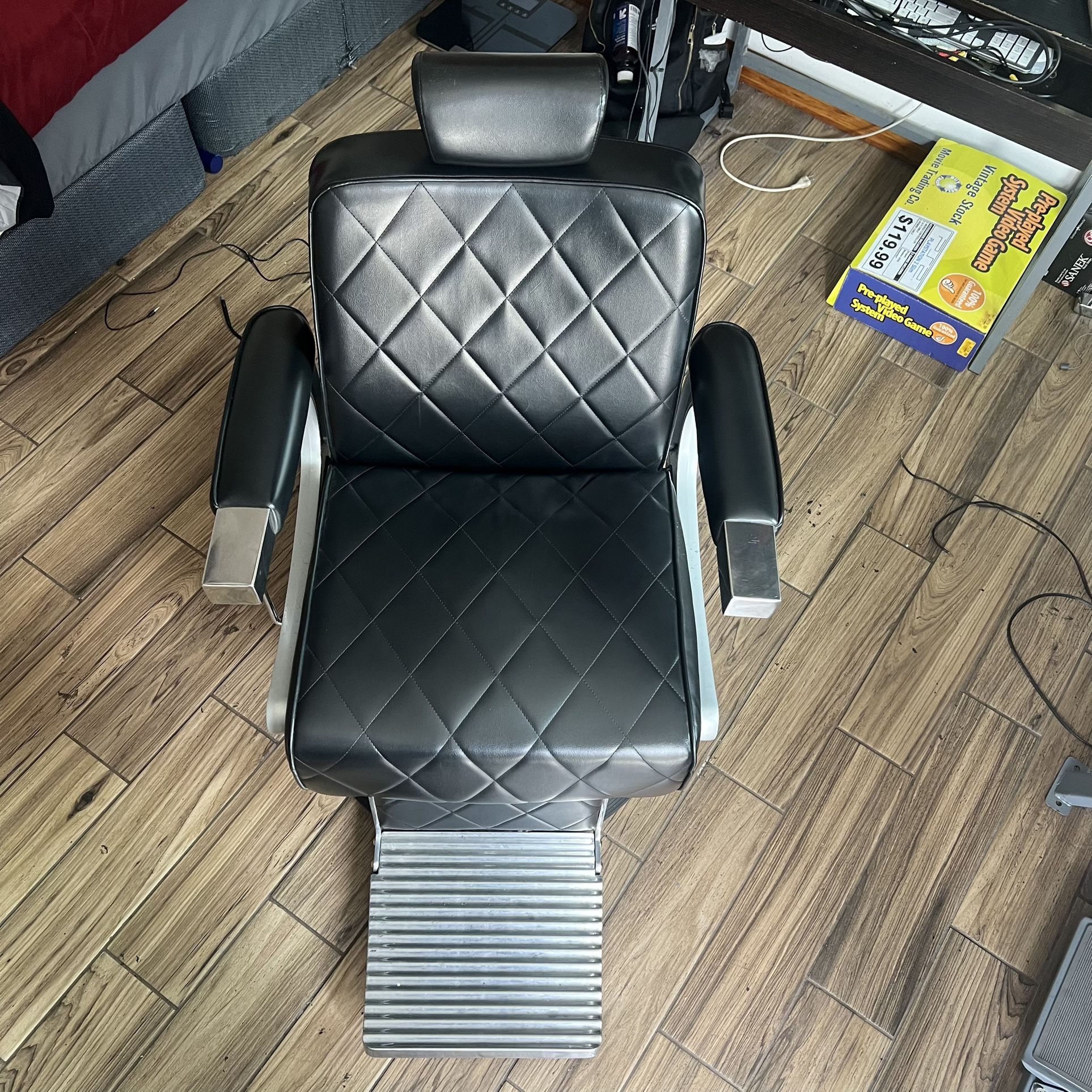 BARBER CHAIR 