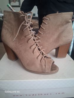 Women's dress shoes.