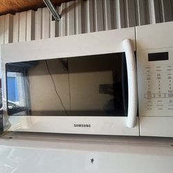 Samsung 1.7 cu ft Over-the-Range Microwave – White – Excellent Condition