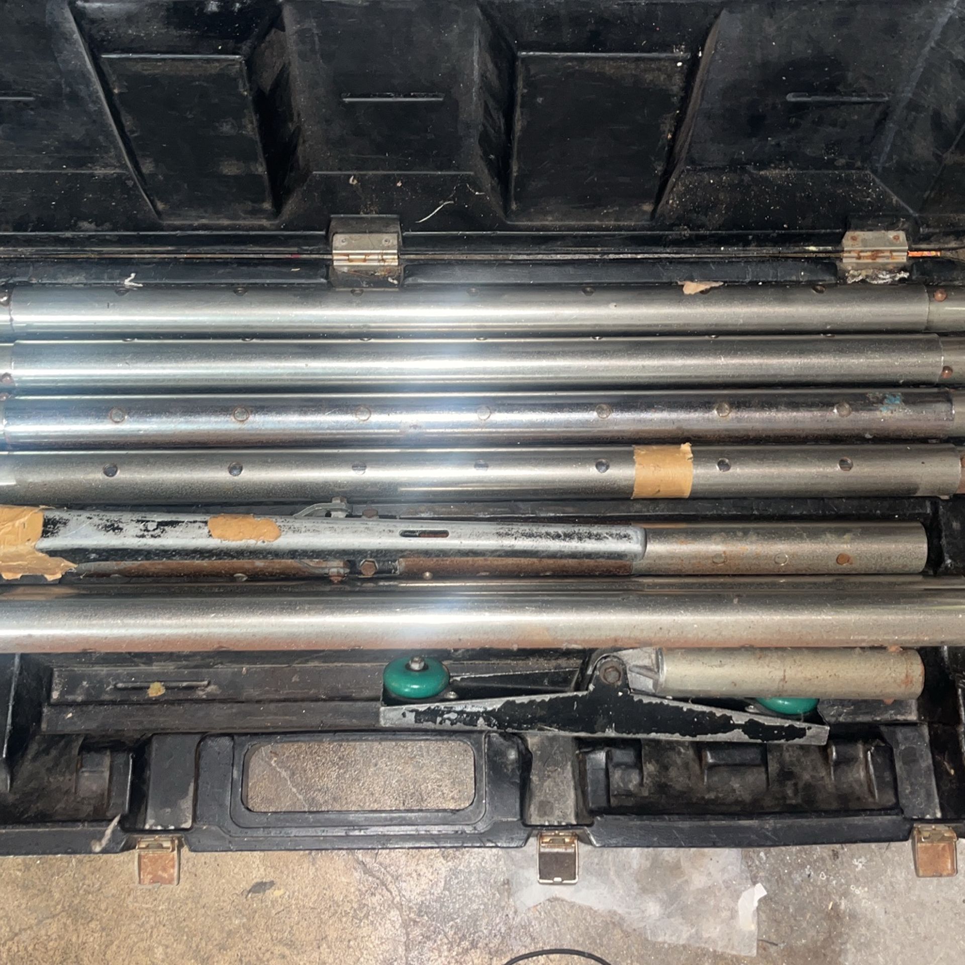 Carpet Stretcher & Supplies