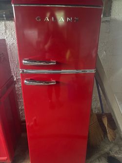 Galanz Retro Red Top-Freezer Refrigerator