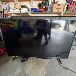 7 Flat Screen TV’s. 4-55”, 2-32”, 1-24”. $40 For All 7