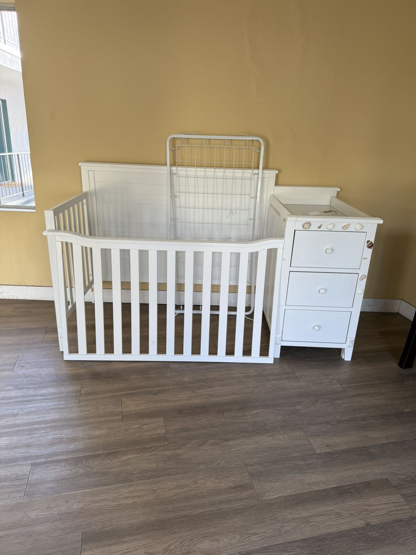 Berkley Panel Crib & Changer