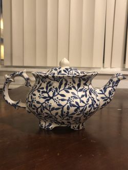 Price and Kensington Victoriana blue white porcelain teapot