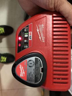 M12 charger Milwaukee