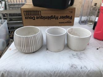 Three white planters one has small inner chips y’all pictures five dollars for all