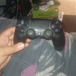 PS4 controller 