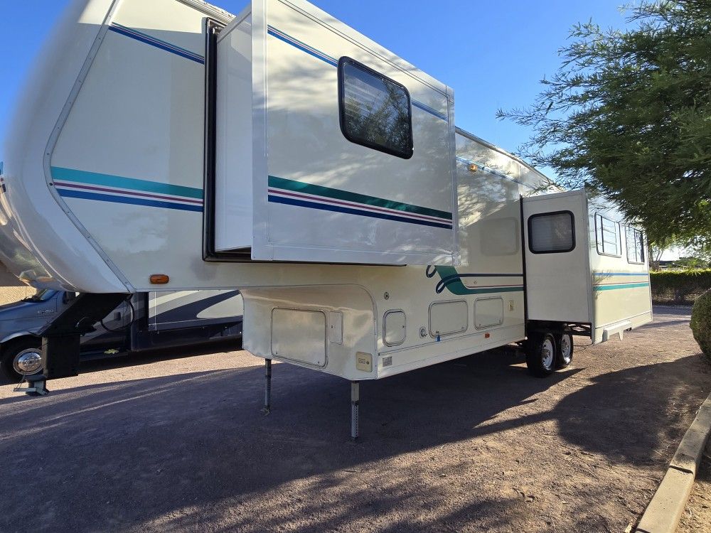 1998 Travel Ege 37ft Double slide Like New