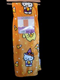 Hello Kitty & Friends Halloween Throw 50x70in  - Candy Corn
