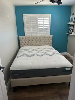Queen bed frame & matress