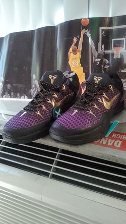 NIKE ZOOM KOBE V11 size 12  BLCK,PURPLE,GOLD,NOIR,VIOLET and OR