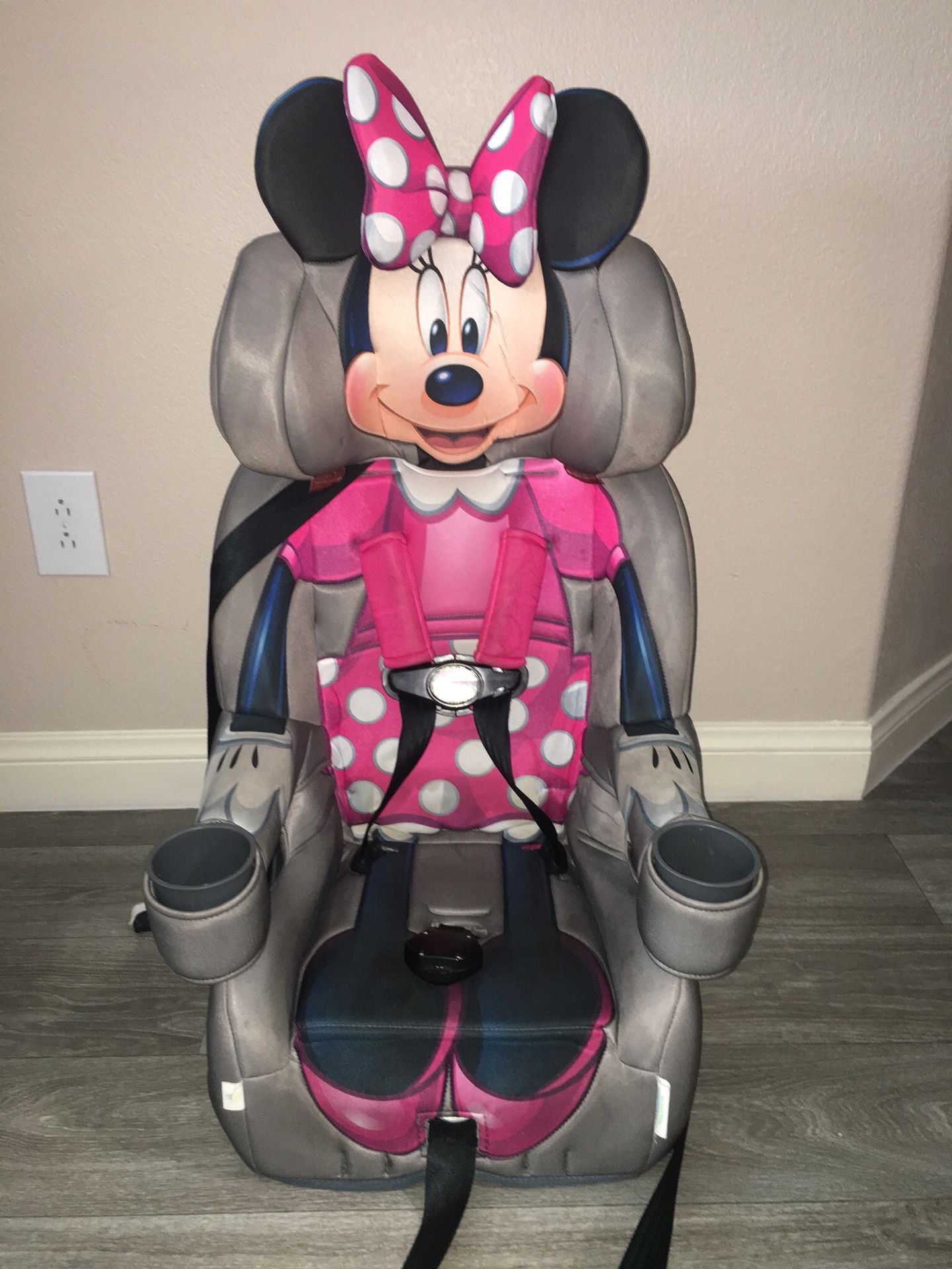 KidsEmbrace Disney’s Minnie Mouse booster car seat