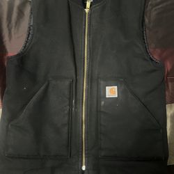 CARHART VEST, MINT CONDITON , A STEAL FOR THIS PRICE 