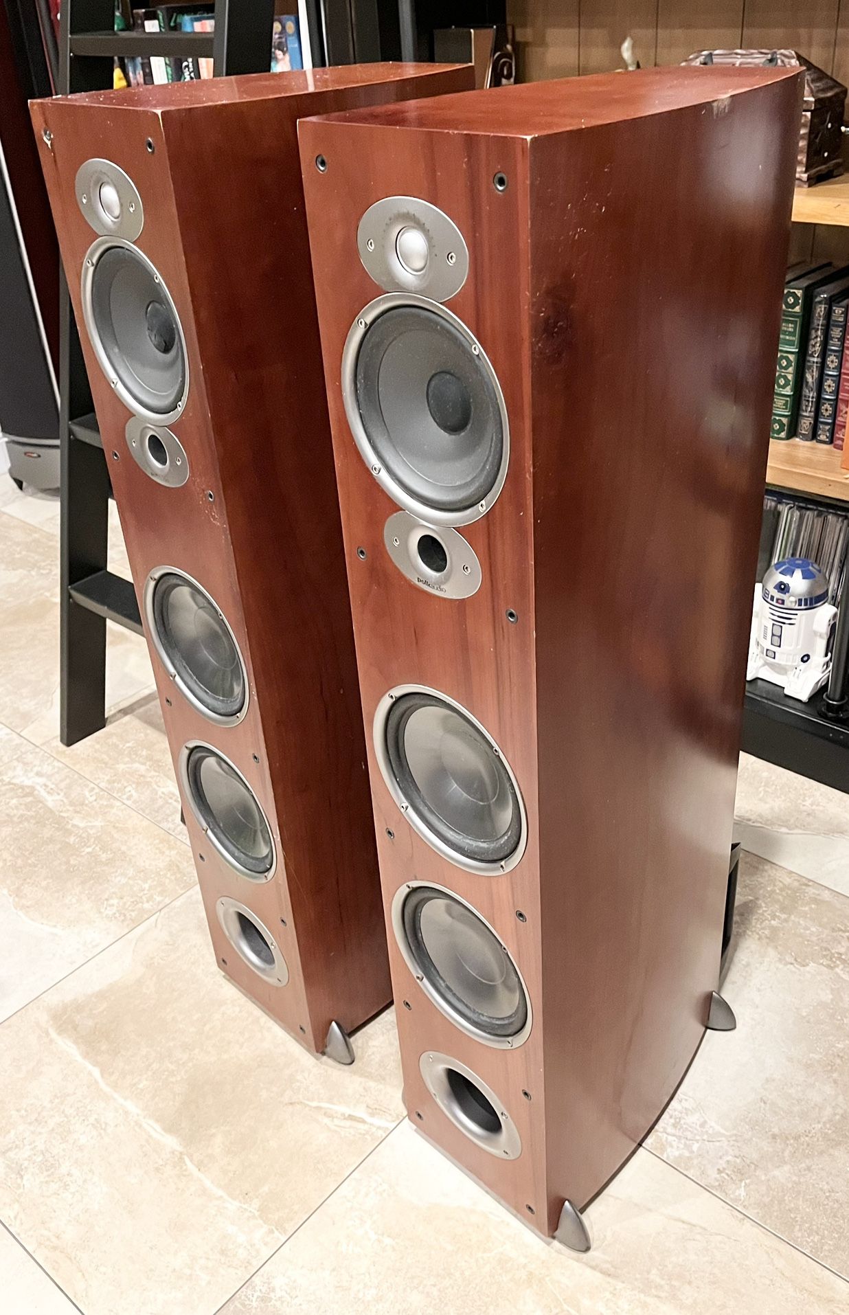(2) SOLID WOOD Audiophile Speakers π