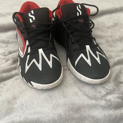 Selling Size 8 Puma Basketball Shoes