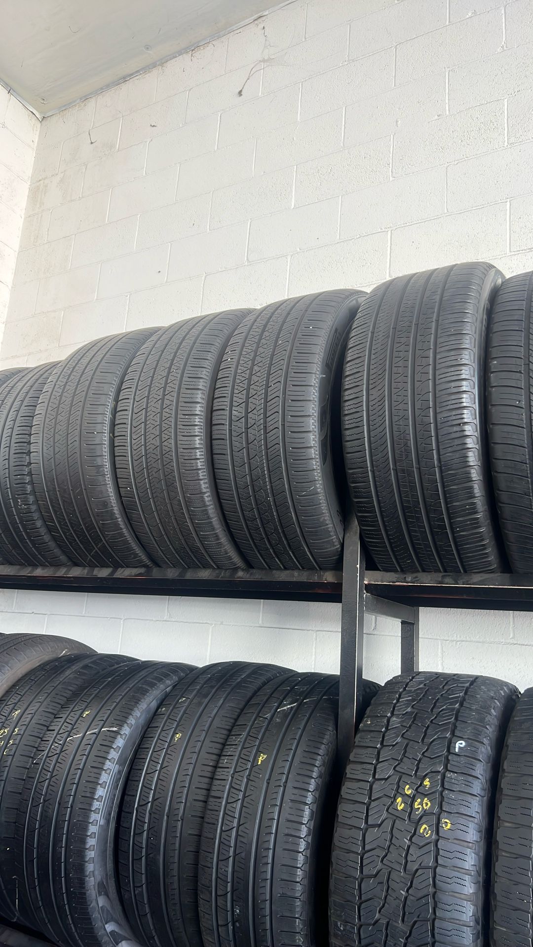 SET OF TIRE 285 45 22 PIRELLI 85% LIFE