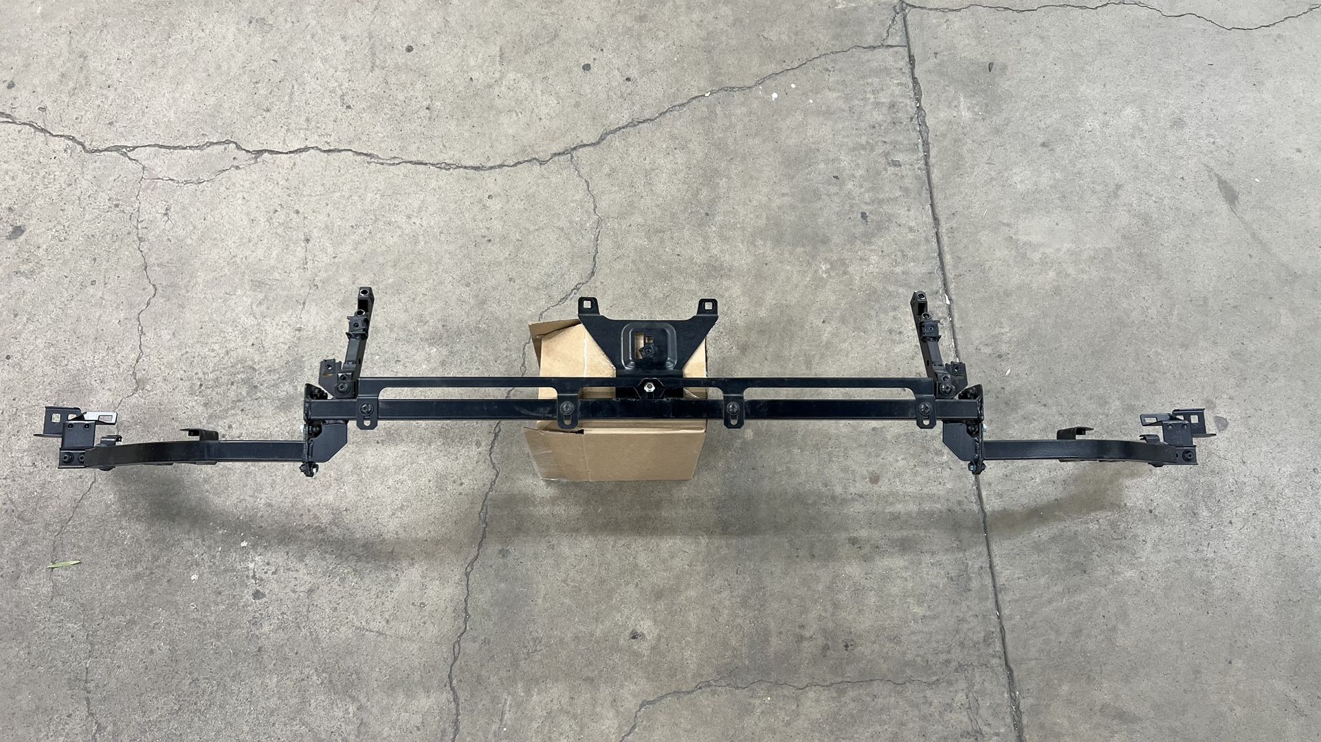 LAMBORGHINI HURACAN REAR BUMPER CROSSMEMBER SUPPORT MOUNT BRACKET OEM 4T0813753D display picture 1