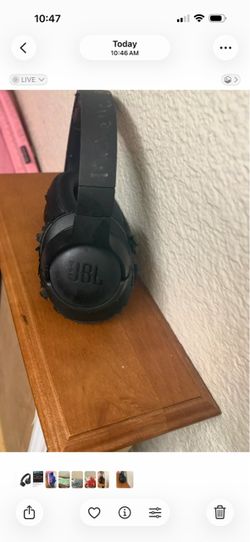 Shoes /2jbl headphones
