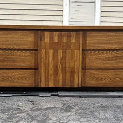 Mid Century Modern 9 Drawer Dresser/Credenza/Media center Lane Furniture.