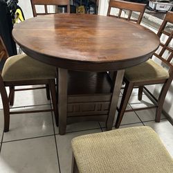 Table With Chairs 