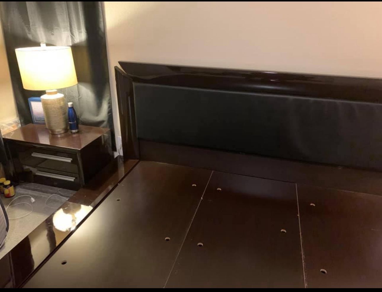 Kind Size Modern Style Bed