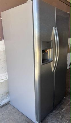 FRIGIDAIRE REFRIGERATOR