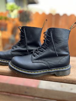 DR.MARTENS