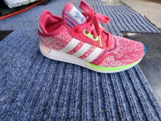 Adidas Size 5 Athletic Shoes 